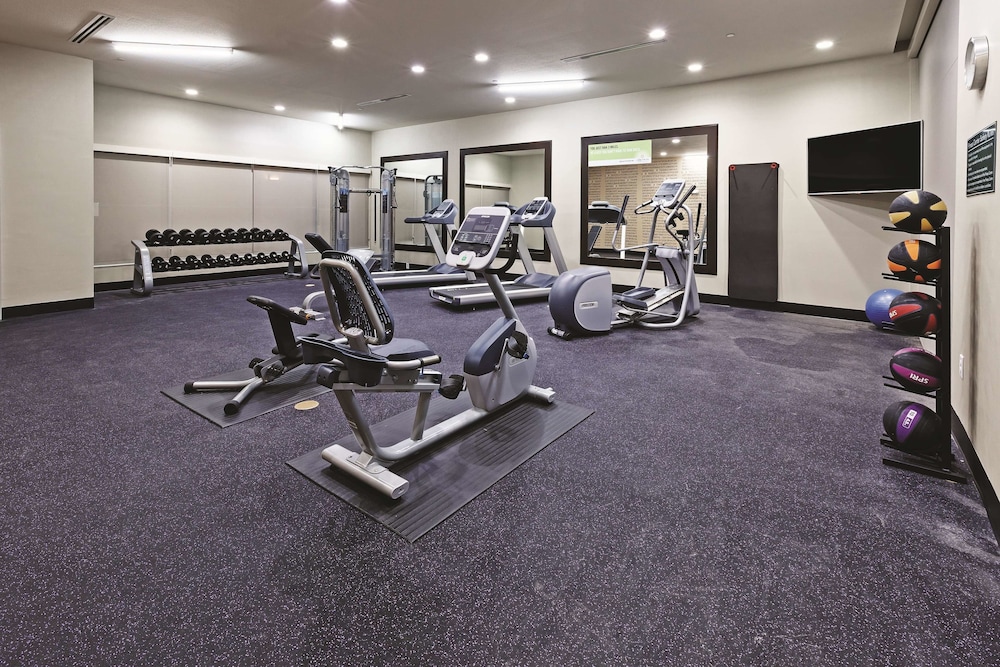 La Quinta Inn & Suites by Wyndham College Station South 32/64