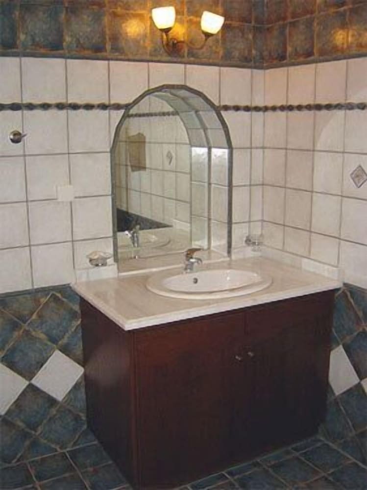 Belmondo Hotel & Suites 38/39