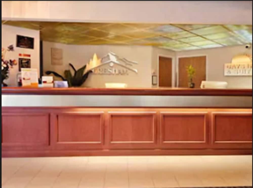Days Inn & Suites by Wyndham Gresham 6/26