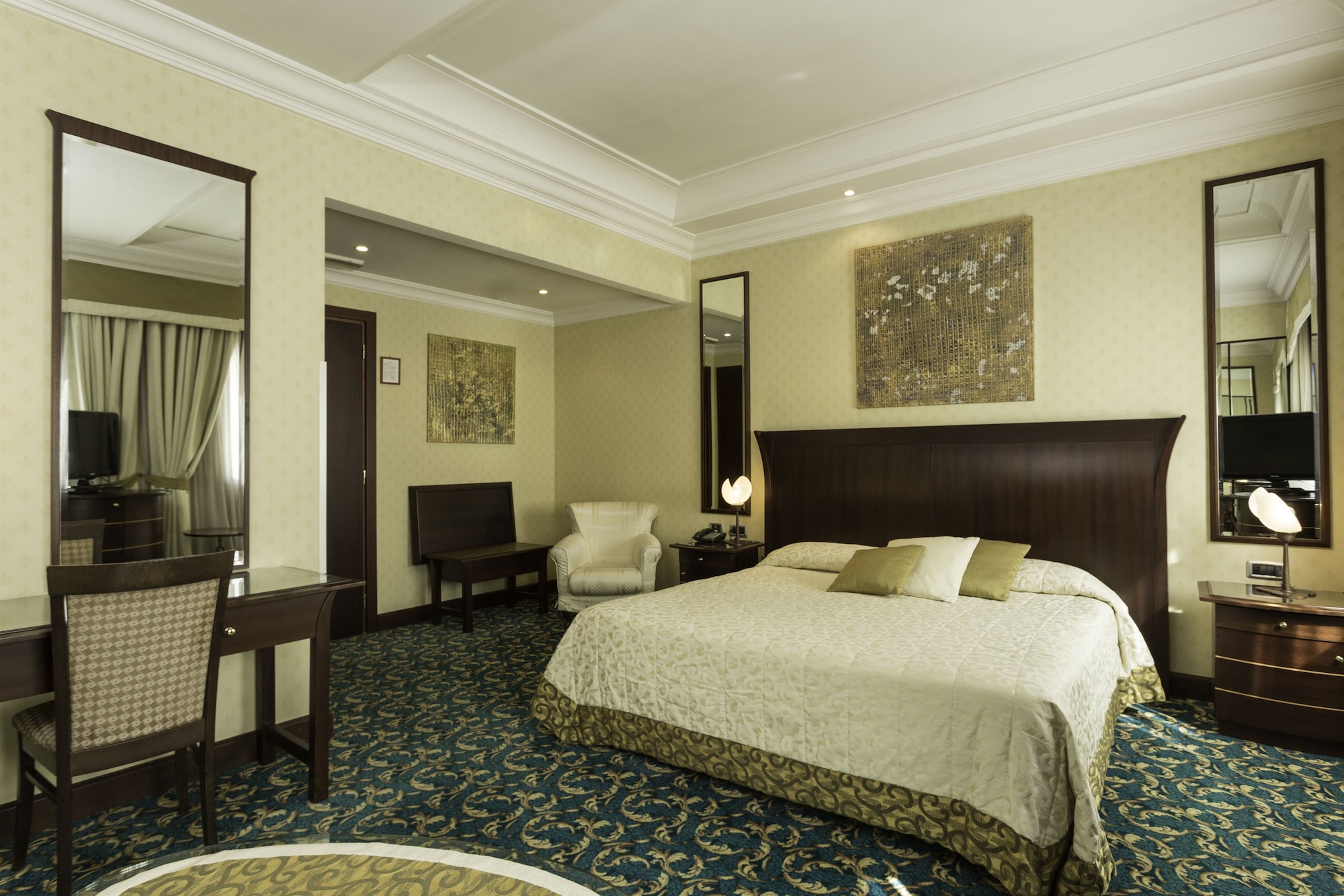 DELUXE, SUITE