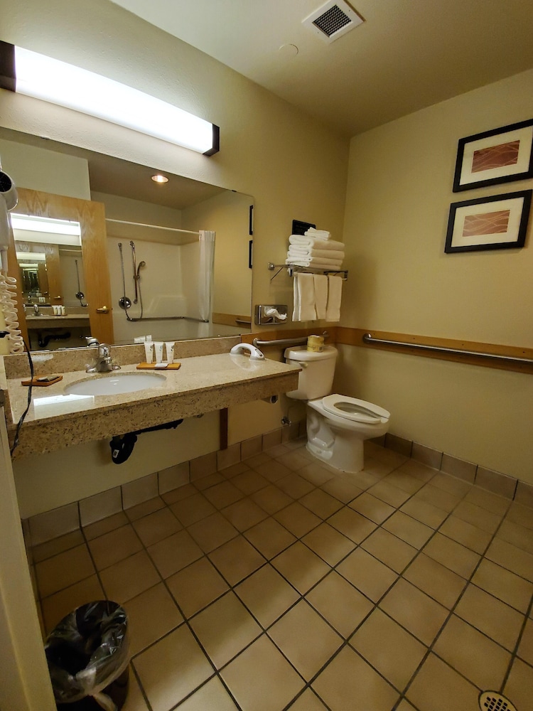 Country Inn & Suites by Radisson, Bend near Pilot Butte 49/50