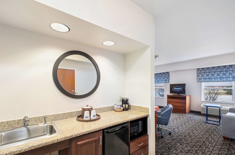 Hampton Inn & Suites Rockland 65/81