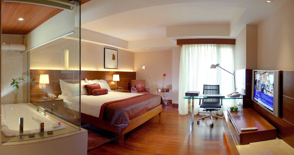 The Lalit New Delhi 47/63