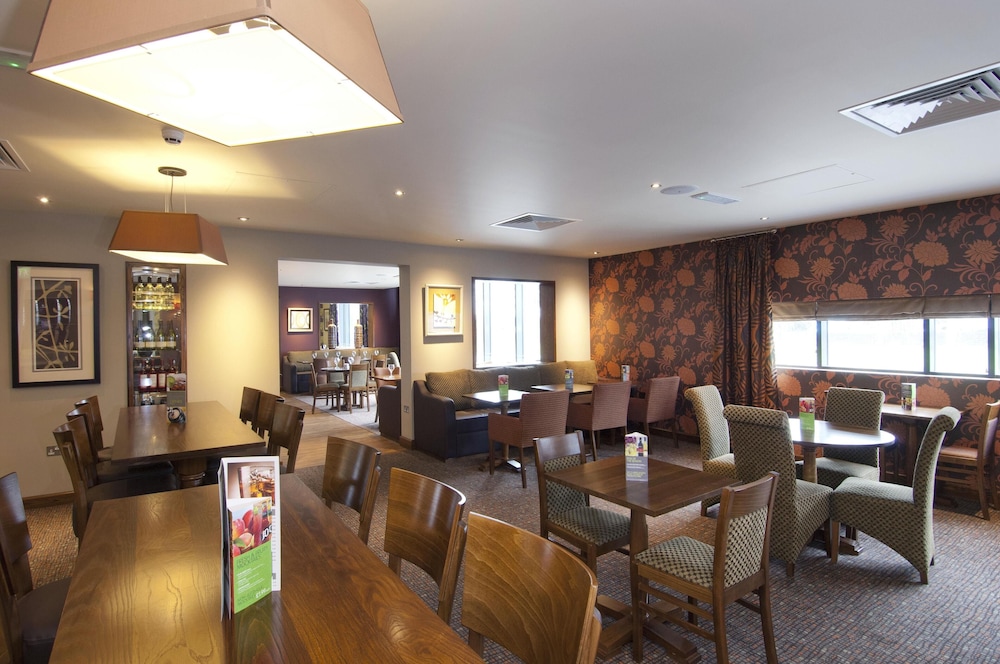 Premier Inn Heathrow Airport Terminal 5 37/58