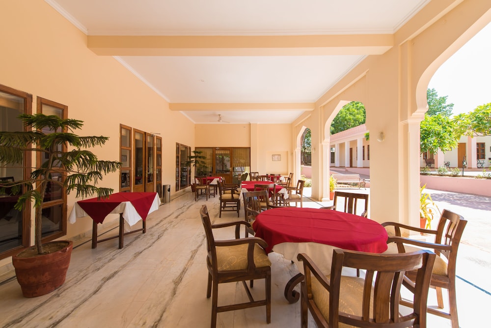 Hotel Dev Vilas 55/72