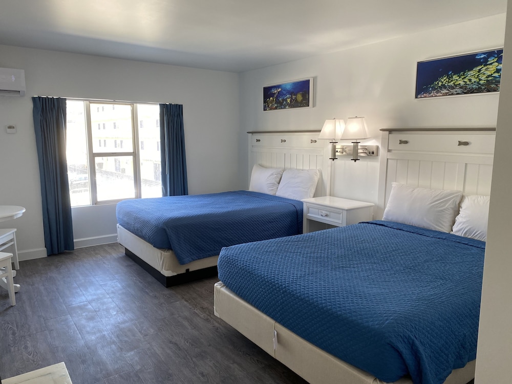 ROOM, OCEAN VIEW, NO BALCONY