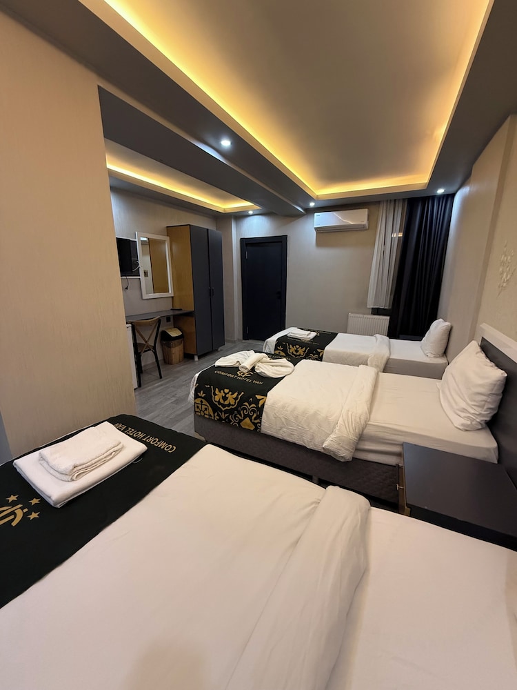 Comfort Suites Hotel 5/50