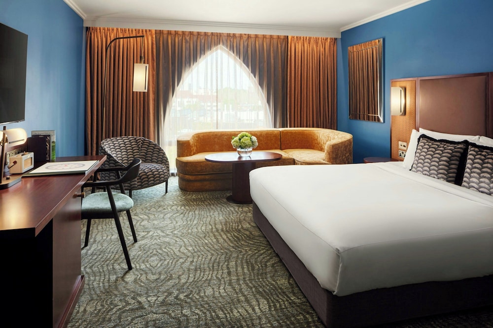 PREMIER, KING BED