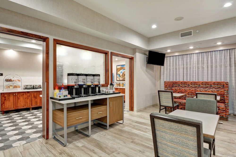 Hampton Inn Moab 9/25