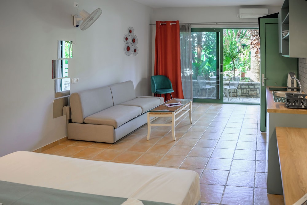 Rouda Bay Beach Hotel 31/50