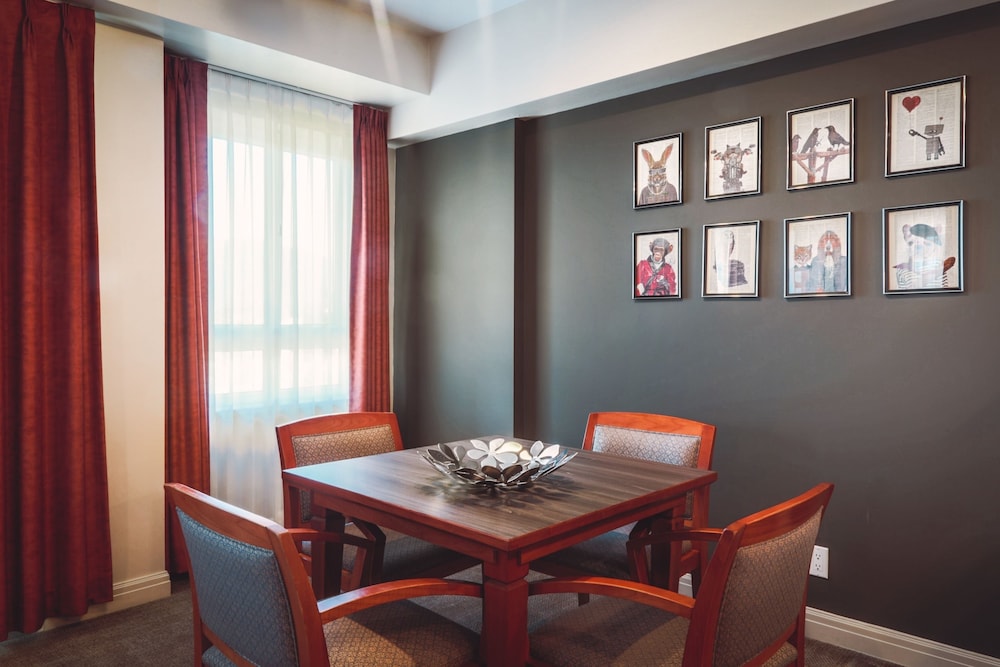 Summit Lodge Boutique Hotel 42/58