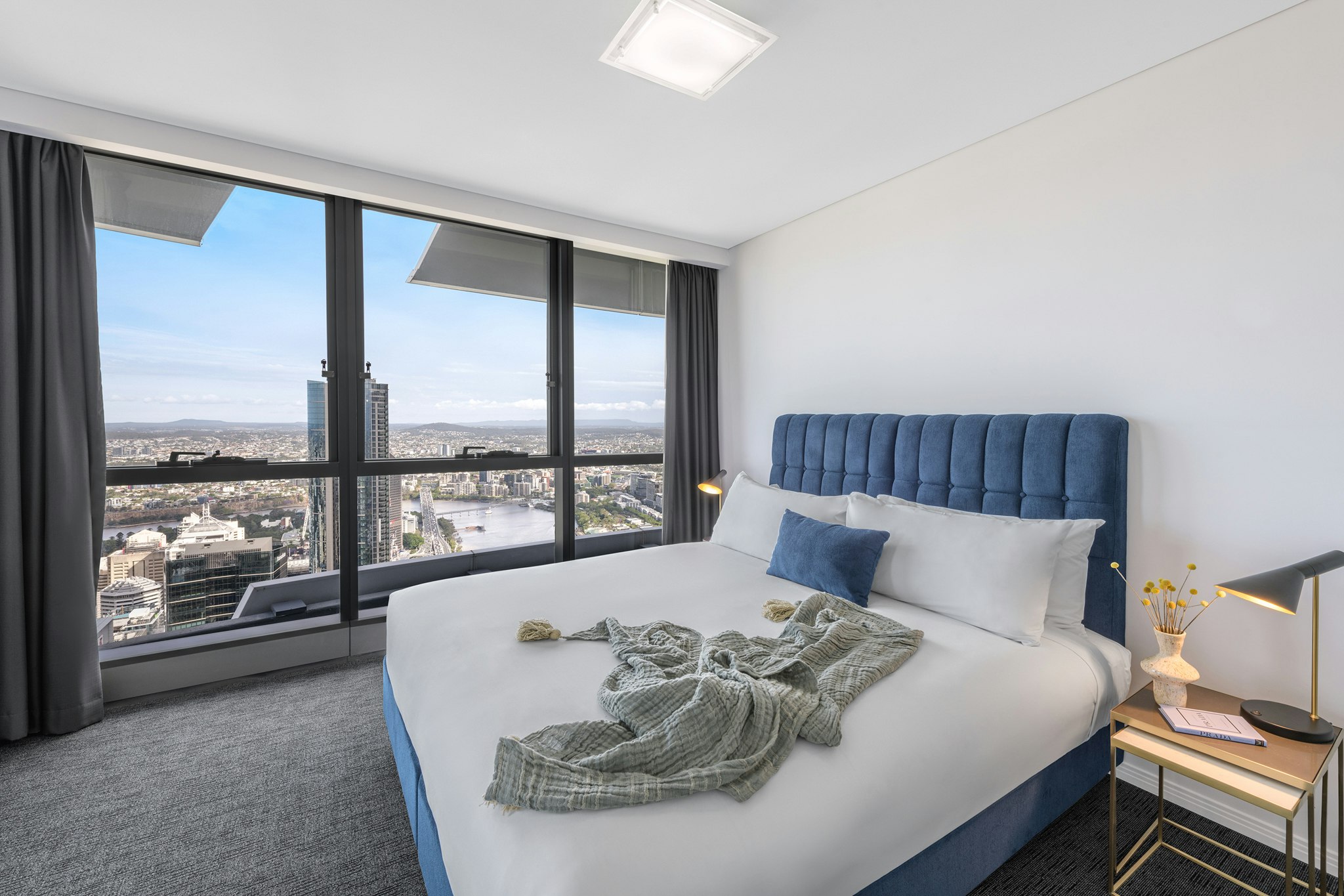 Meriton Suites Herschel Street 8/26