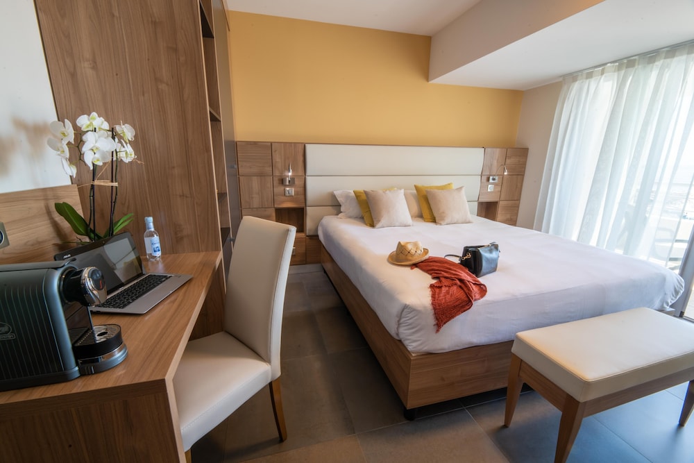 Hotel Port Toga 24/62