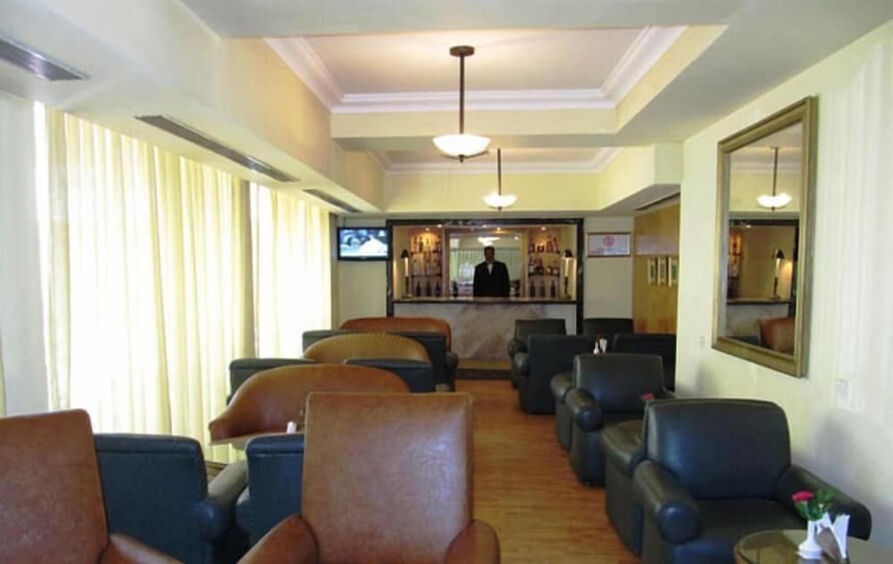 Ritz Plaza 32/50