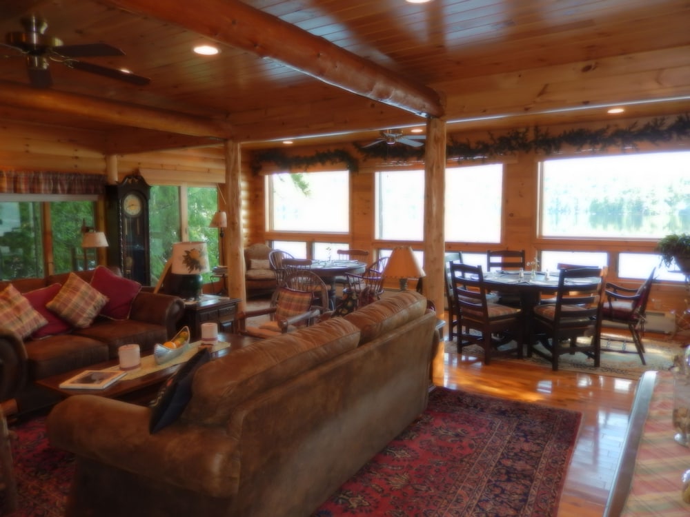 Kiwassa Lake Bed & Breakfast and Cabins 19/50