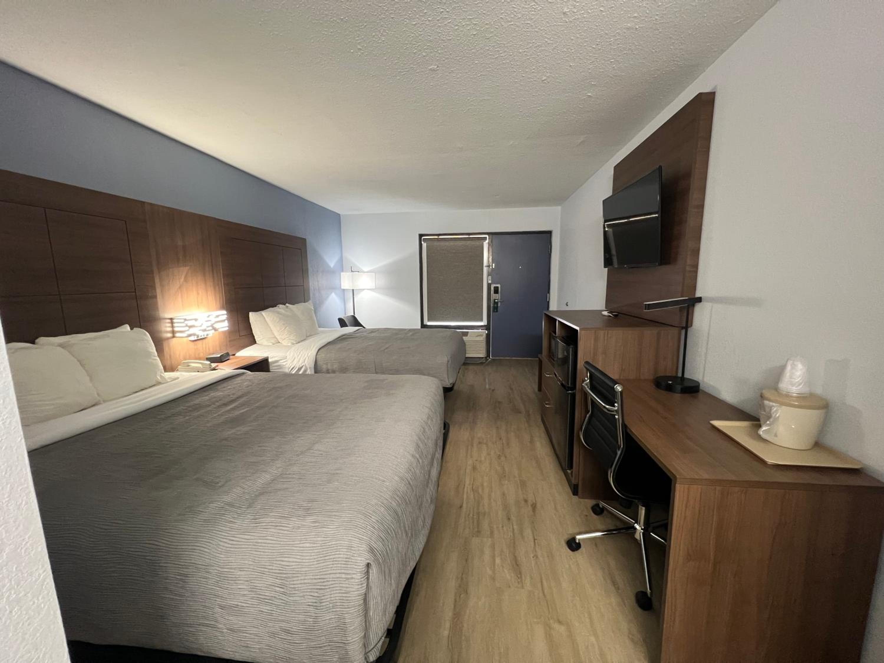 Efficiency, Superior, Queen Bed, Smoking
