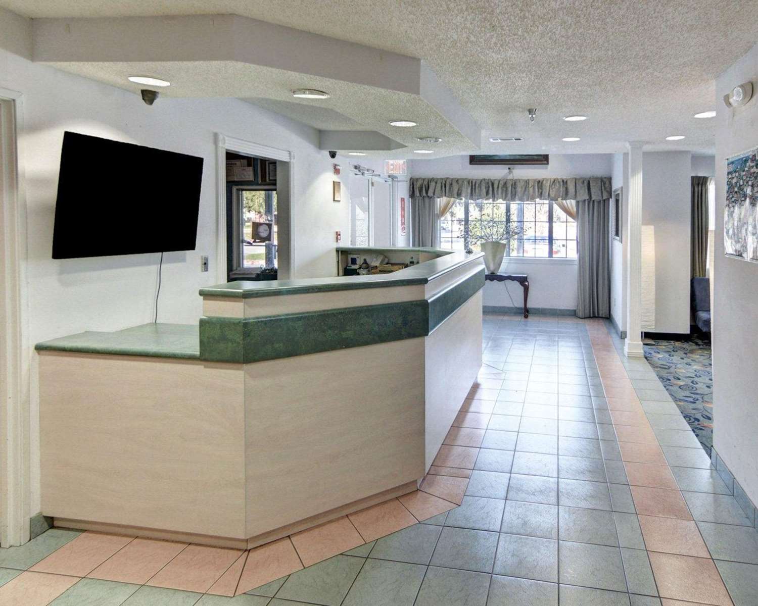 Rodeway Inn & Suites Lewisville I-35 1/8