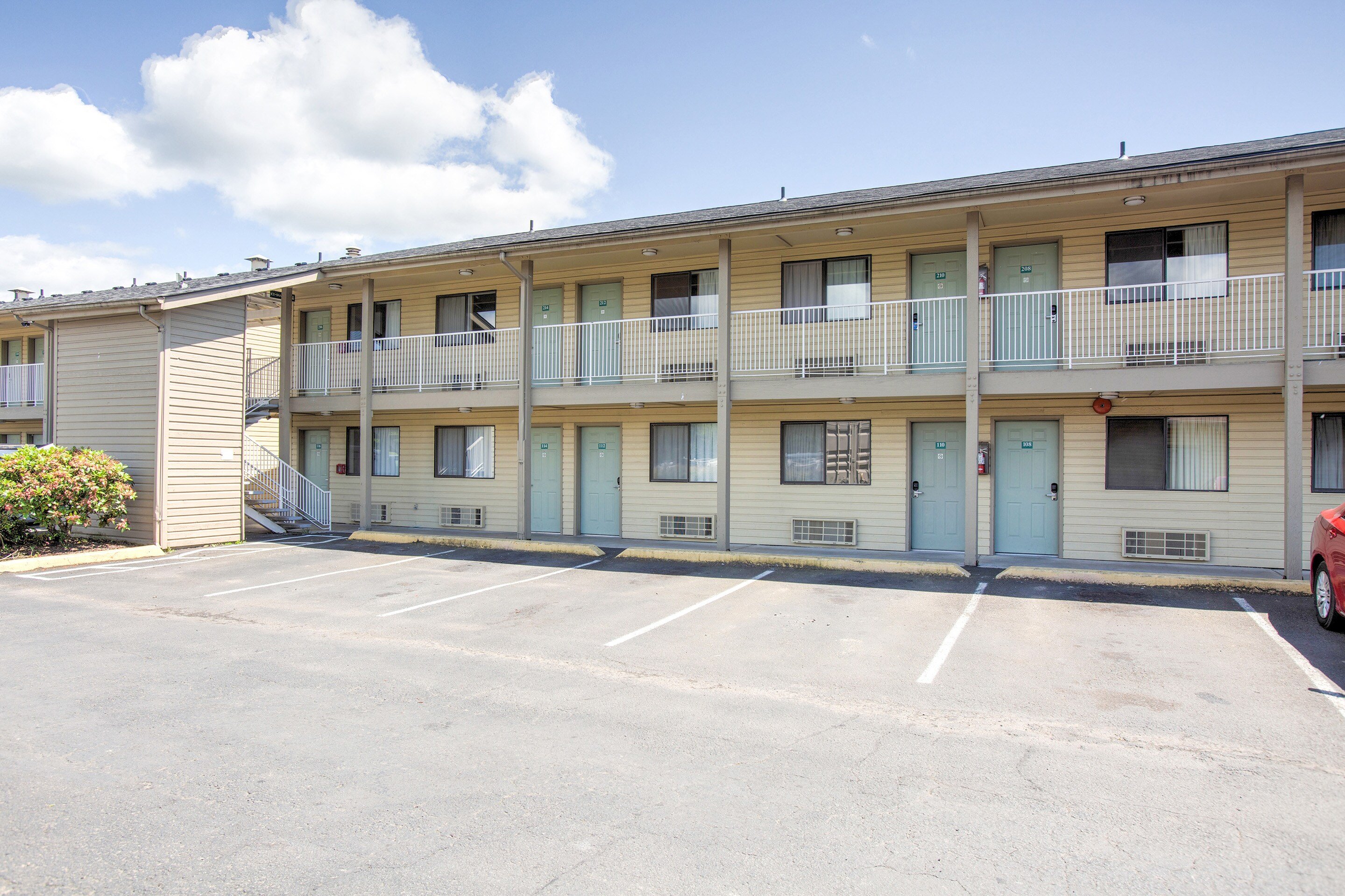 Woodland Hotel and Suites 10/13