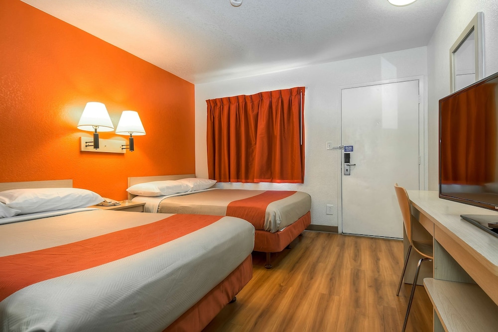 Motel6 Corona, CA - Norco 48/70
