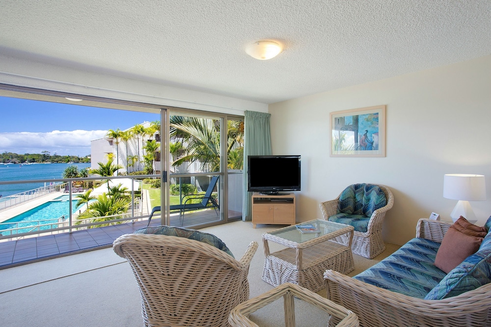 NOOSA SHORES RESORT 27/70