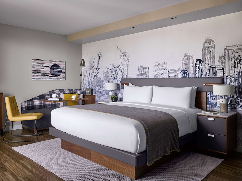 ROOM, KING BED, PELOTON