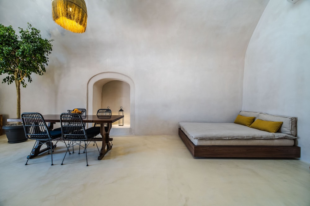 Pyrgos 1870 A Restored Winery 27/46