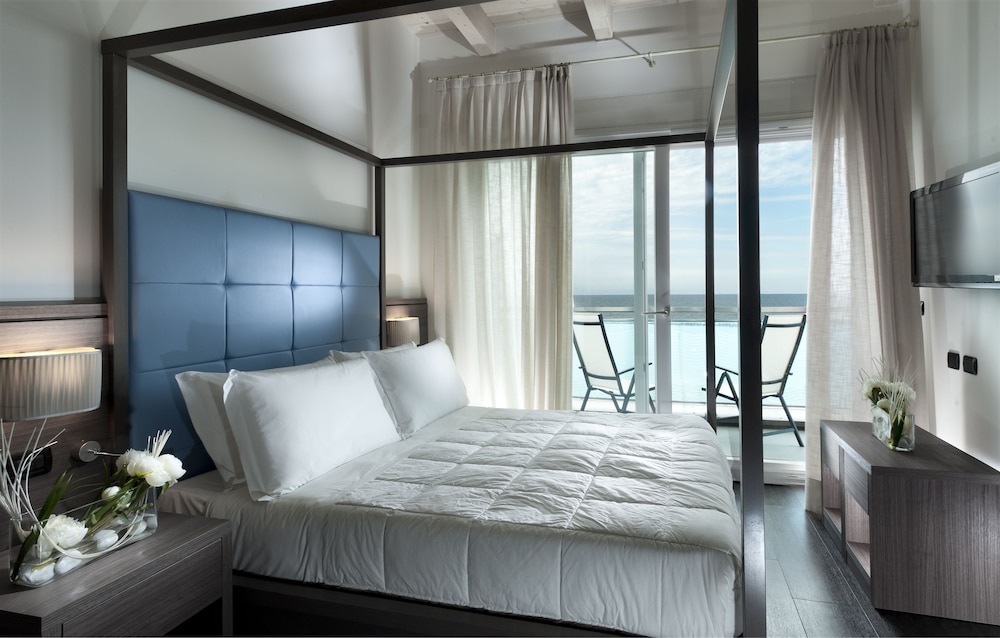 Hotel Lungomare 10/35