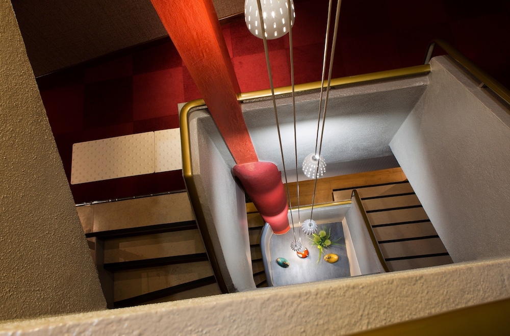 Hotel Du Midi 31/50