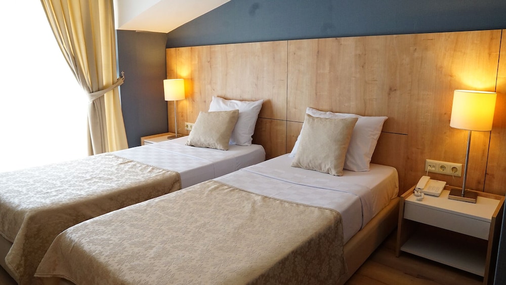 Tokay Hotel 25/50
