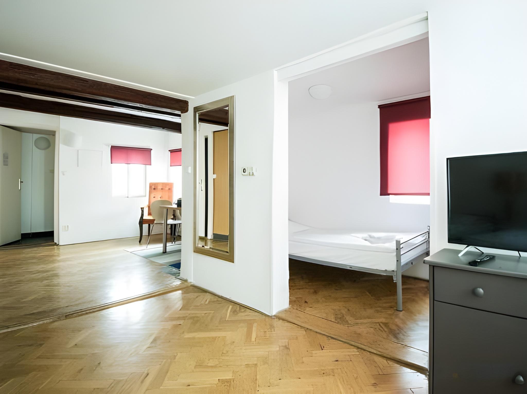 Private, 4 Beds