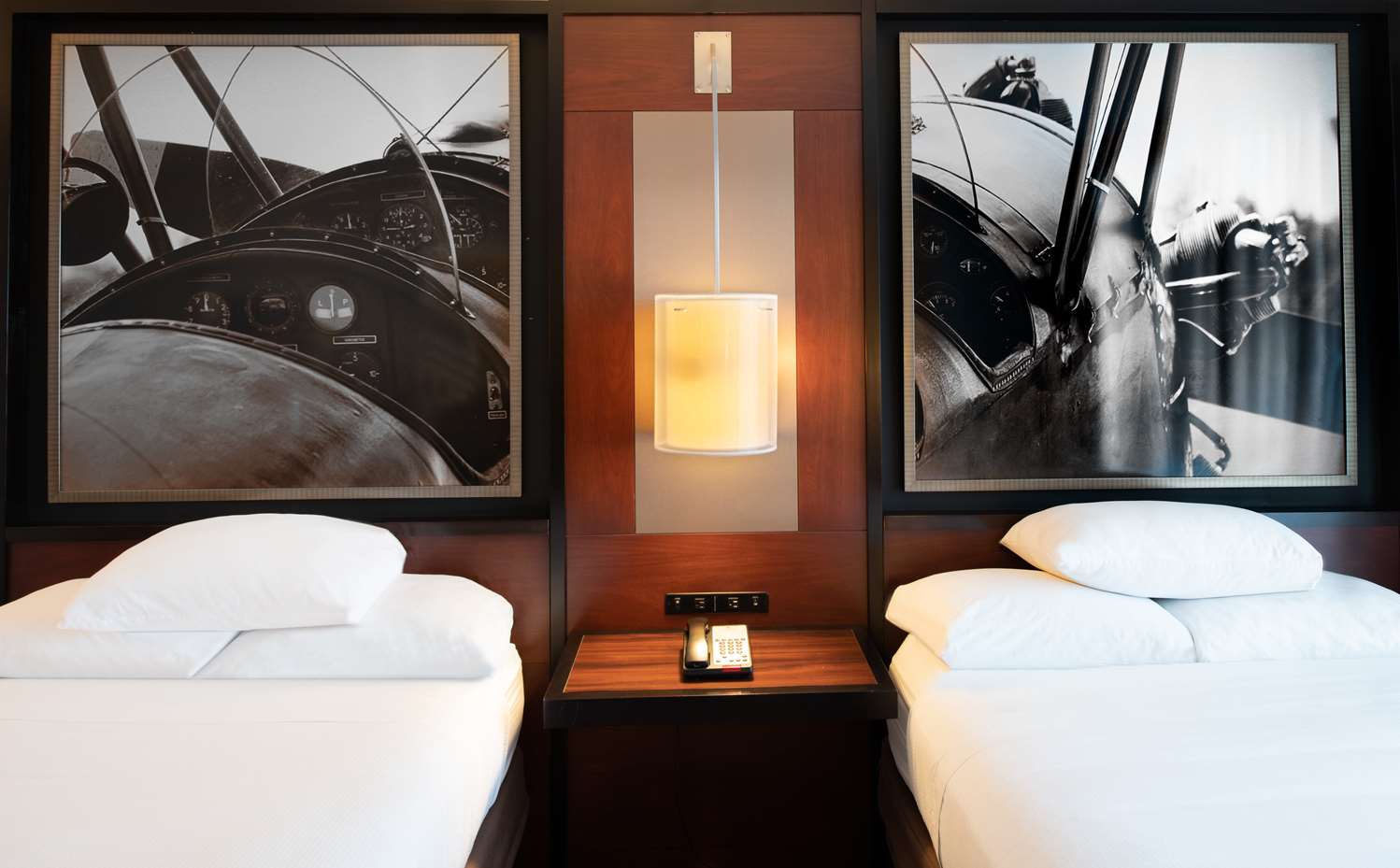 جناح بسريرين مزدوجين بغرفة نوم واحدة مع أريكة، DOUBLETREE BY HILTON HOTEL AND SUITES CHARLESTON AIRPORT 2/3