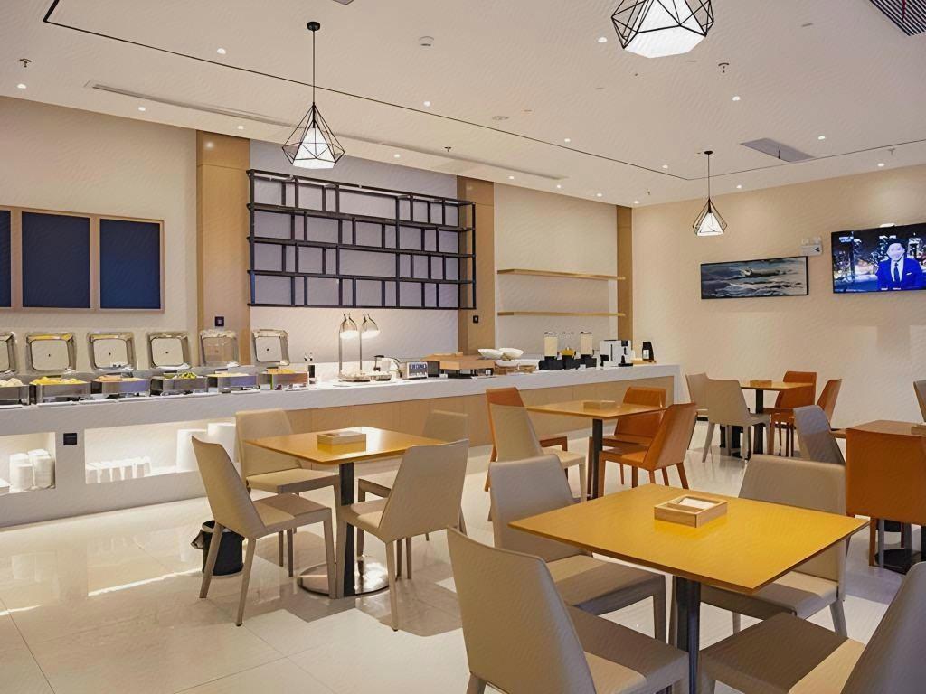 City Comfort Inn (Zhuji Xishi Theater Yongli Plaza) 24/30
