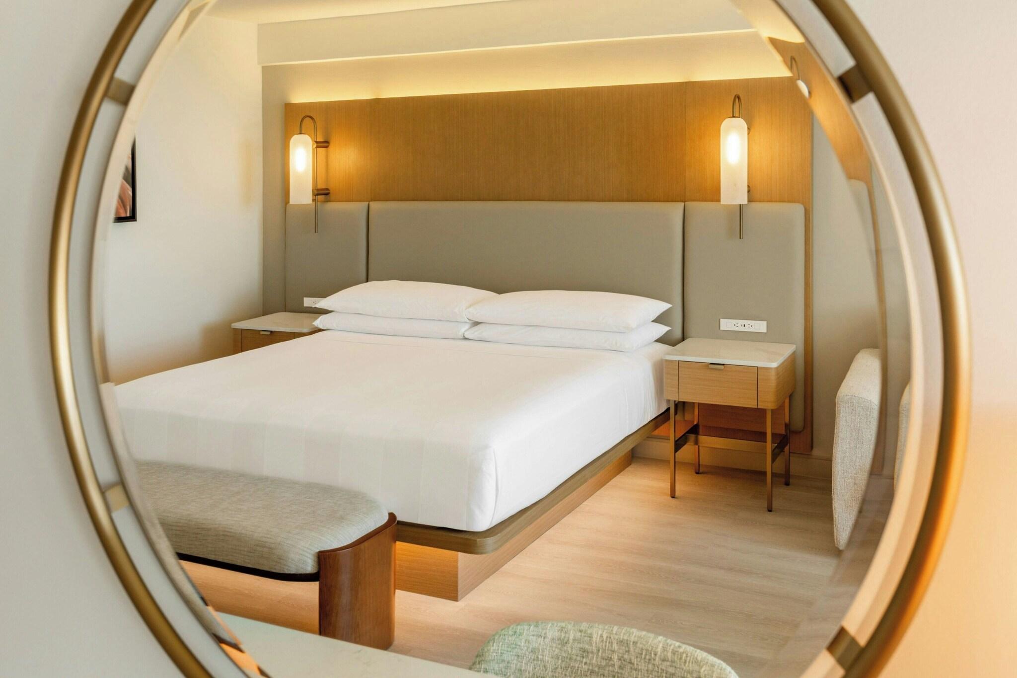 غرفة بسرير كينج بإطلالة على البحر، Aruba Marriott And Stellaris Casino 3/7