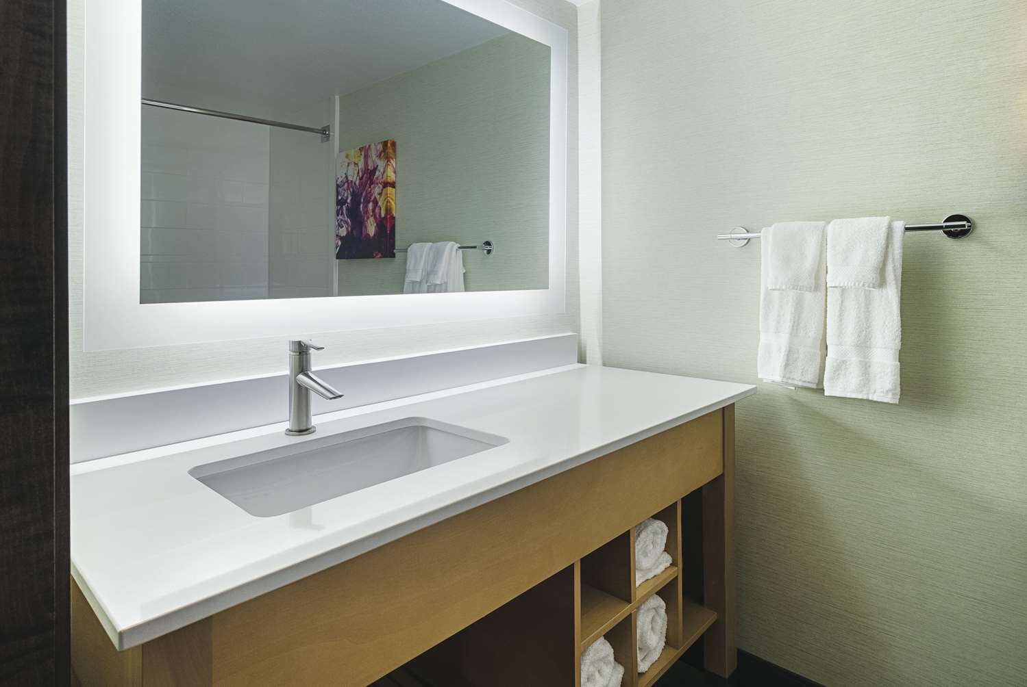 La Quinta Inn & Suites by Wyndham Orange County Airport 50/55
