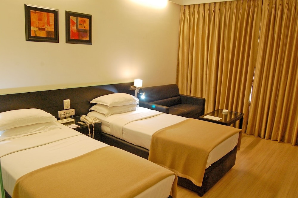 Comfort Inn Sunset Airport Circle IN 15/28