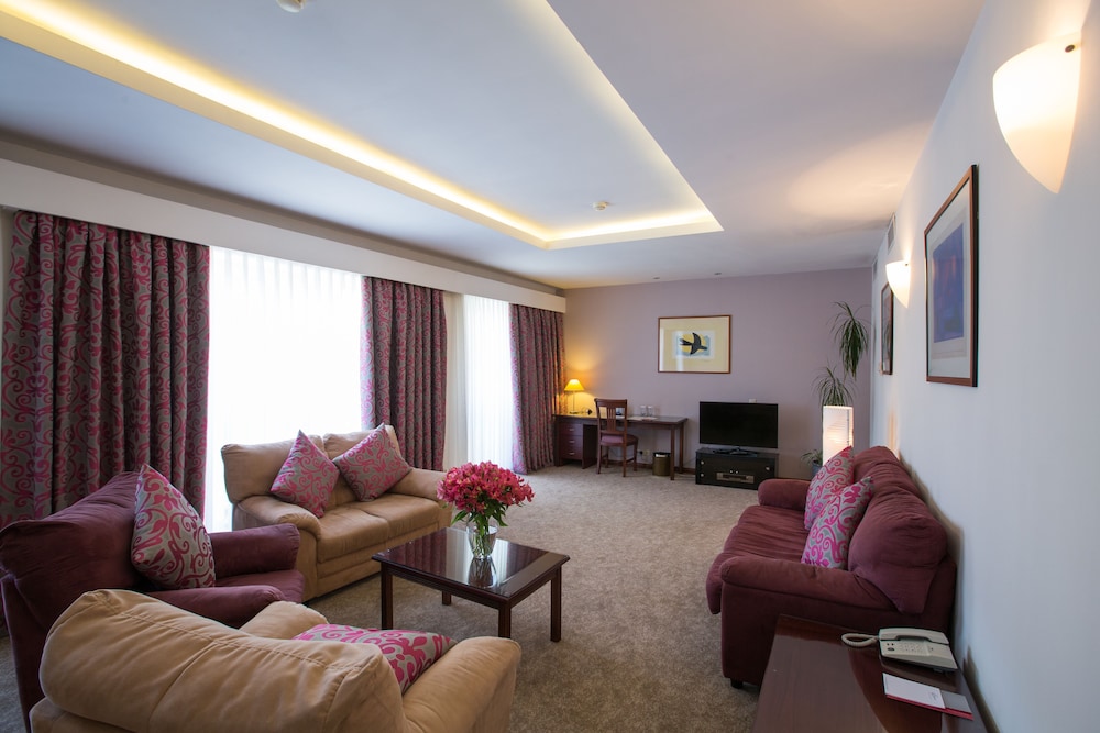 EUROPE HOTEL 30/55