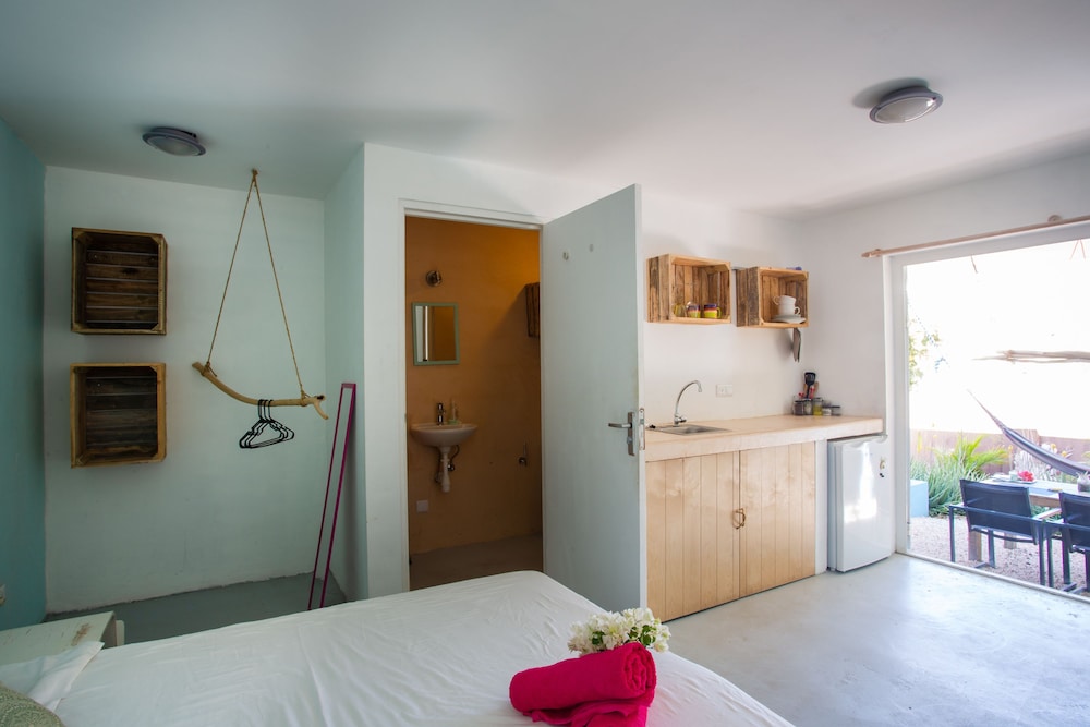 Tropical Breeze Apartments 12/49