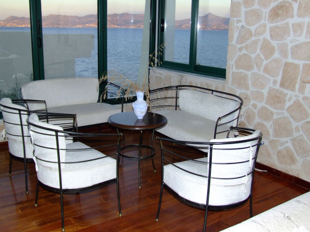 Dionysos Hotel Agistri 36/50
