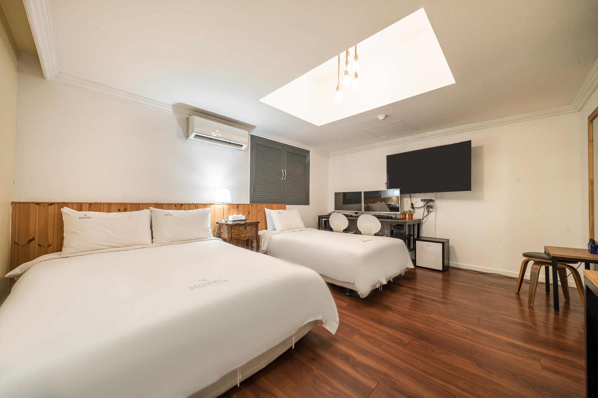 Boutique, Deluxe, Twin Beds
