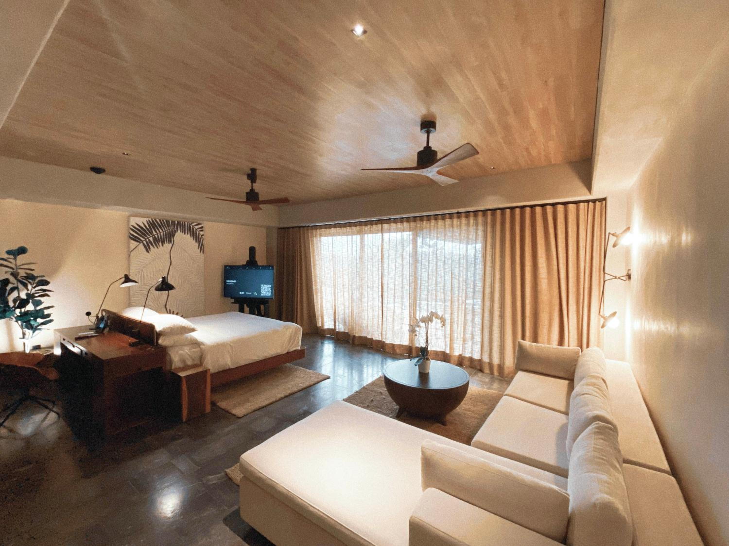 Inspira, Suite, King Bed, Corner
