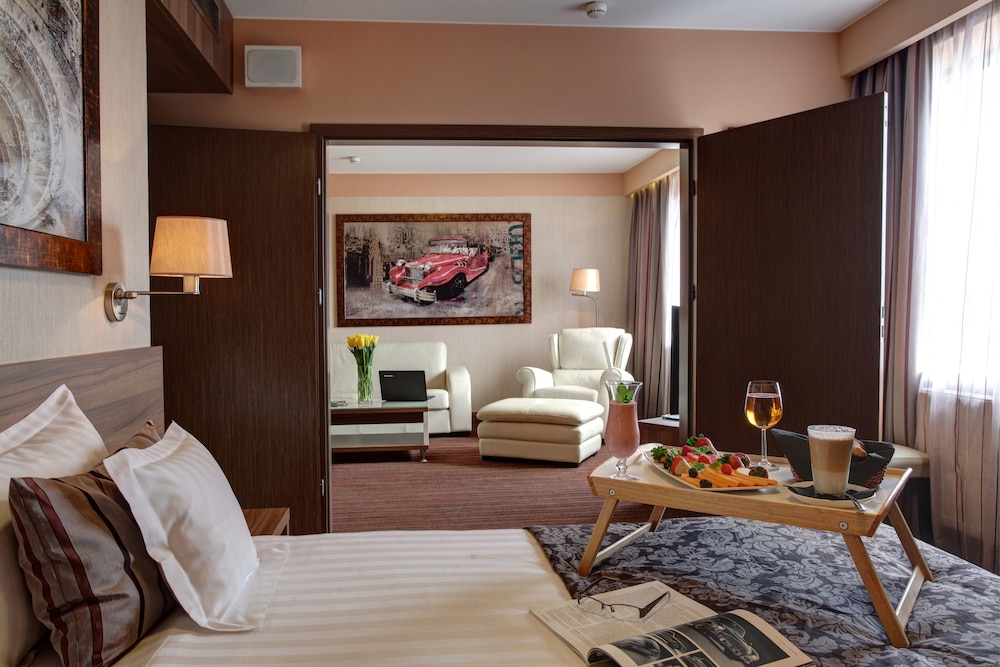 Haston City Hotel 24/46