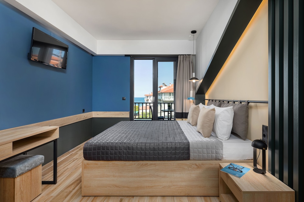 Pidna Apartments 12/23