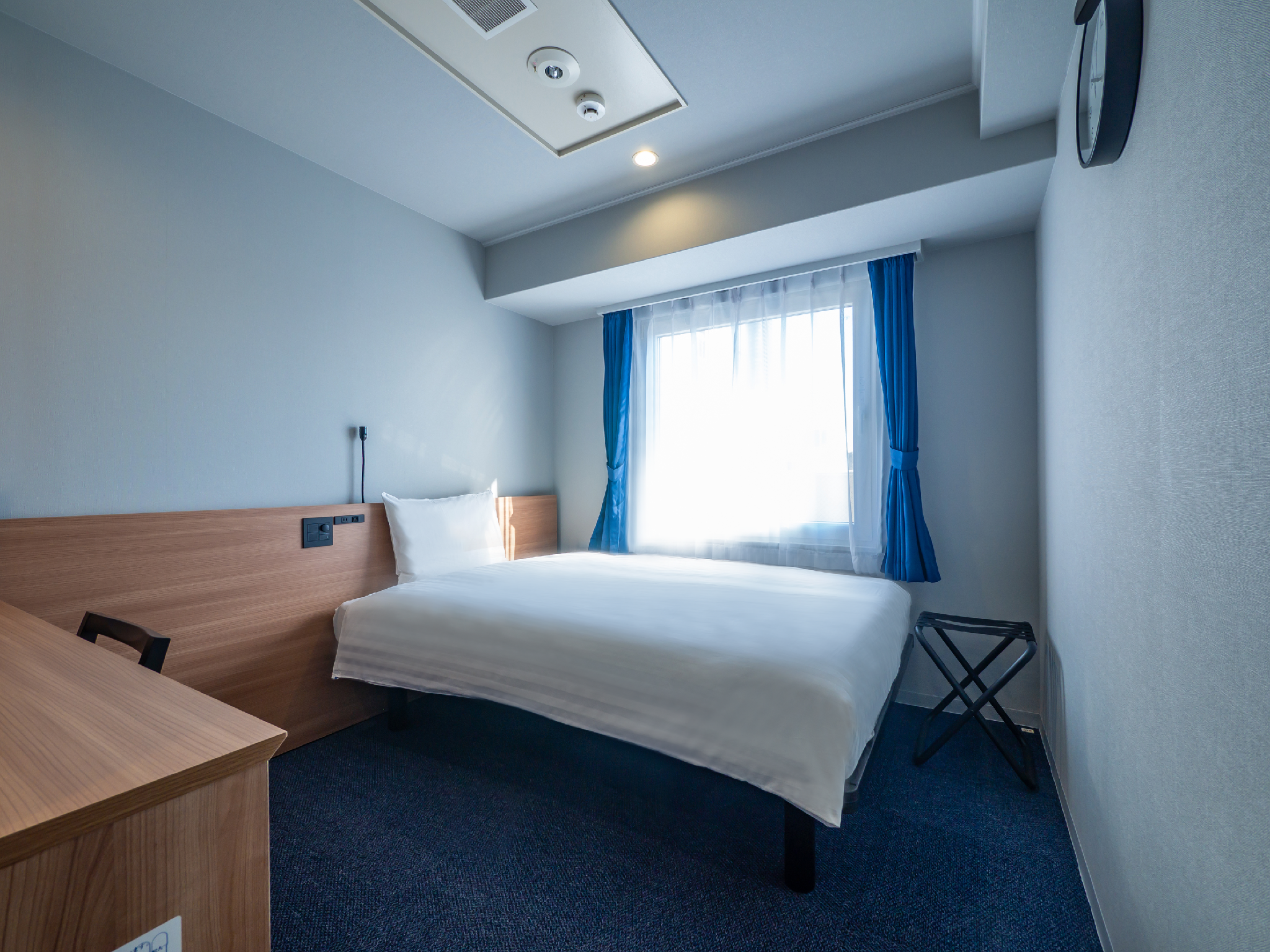 ROOM, SINGLE, ELECTRONIC CIGARETTE ONLY, SMOKING