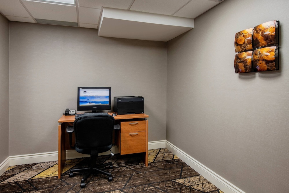 Residence Inn By Marriott Kingston Water S Edge 37/41