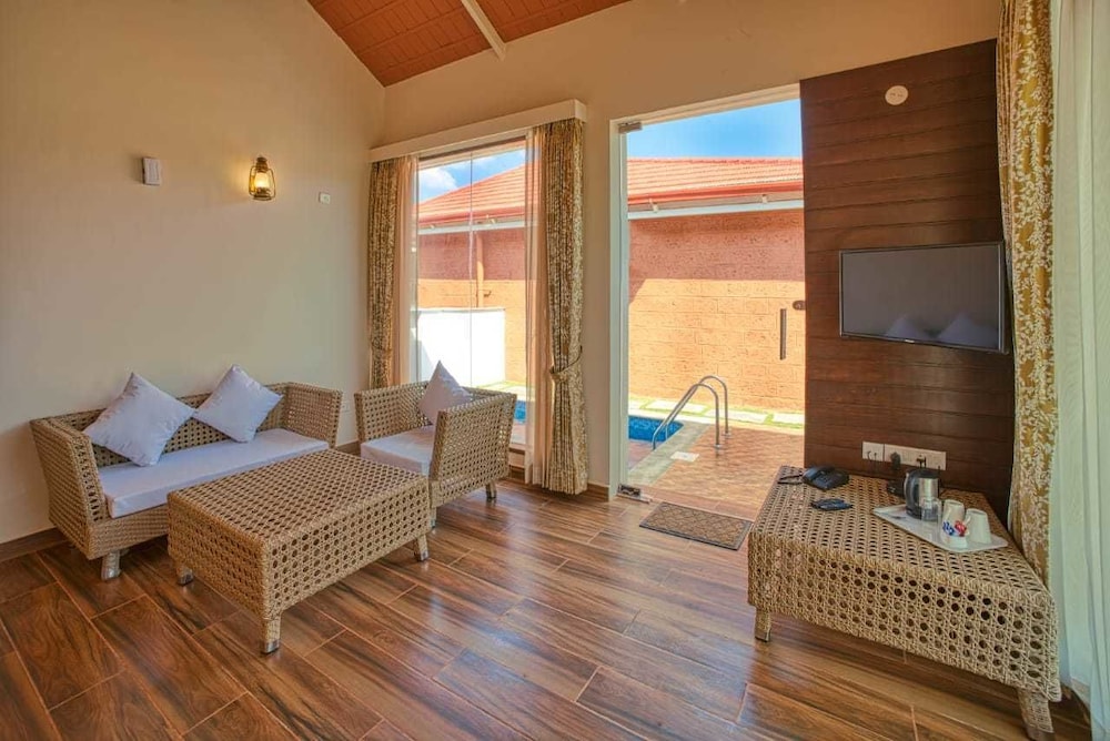 Sixth Element Luxury Resort 20/50