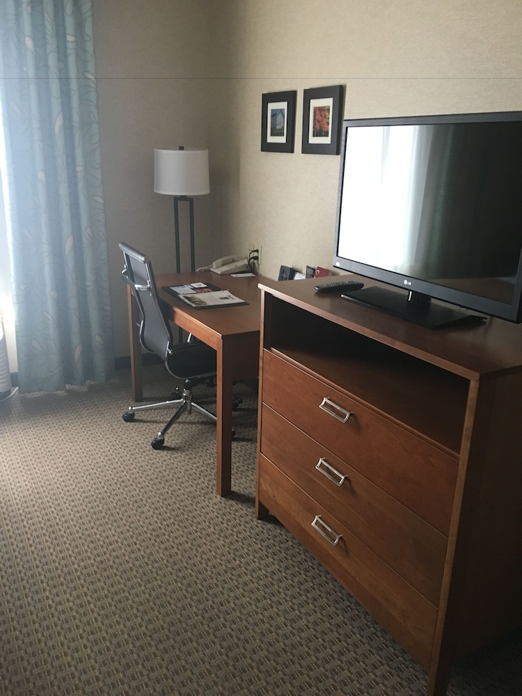 Comfort Suites Hotel and Conference Center, Berlin OH 33/36