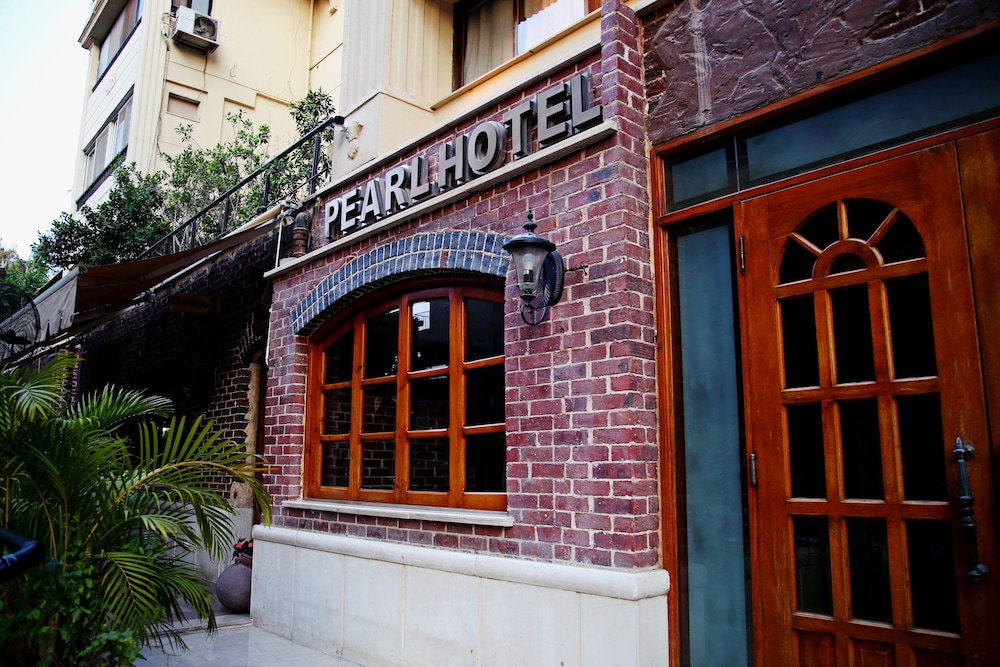 Pearl Hotel 4/39