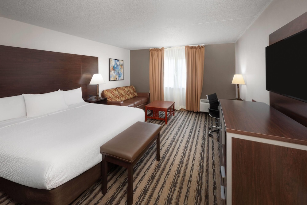 Endeavor Inn & Suites, Trademark Collection by Wyndham 16/55