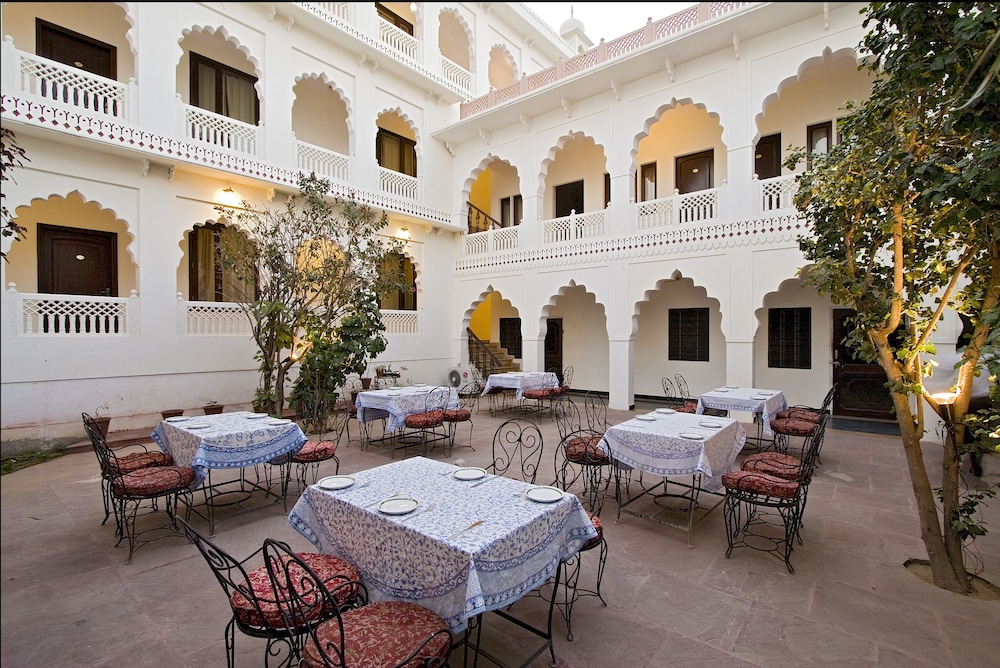 Khandwa Haveli 16/38