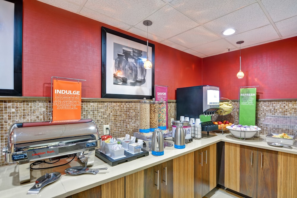 Hampton Inn Albany Wolf Road 37/65